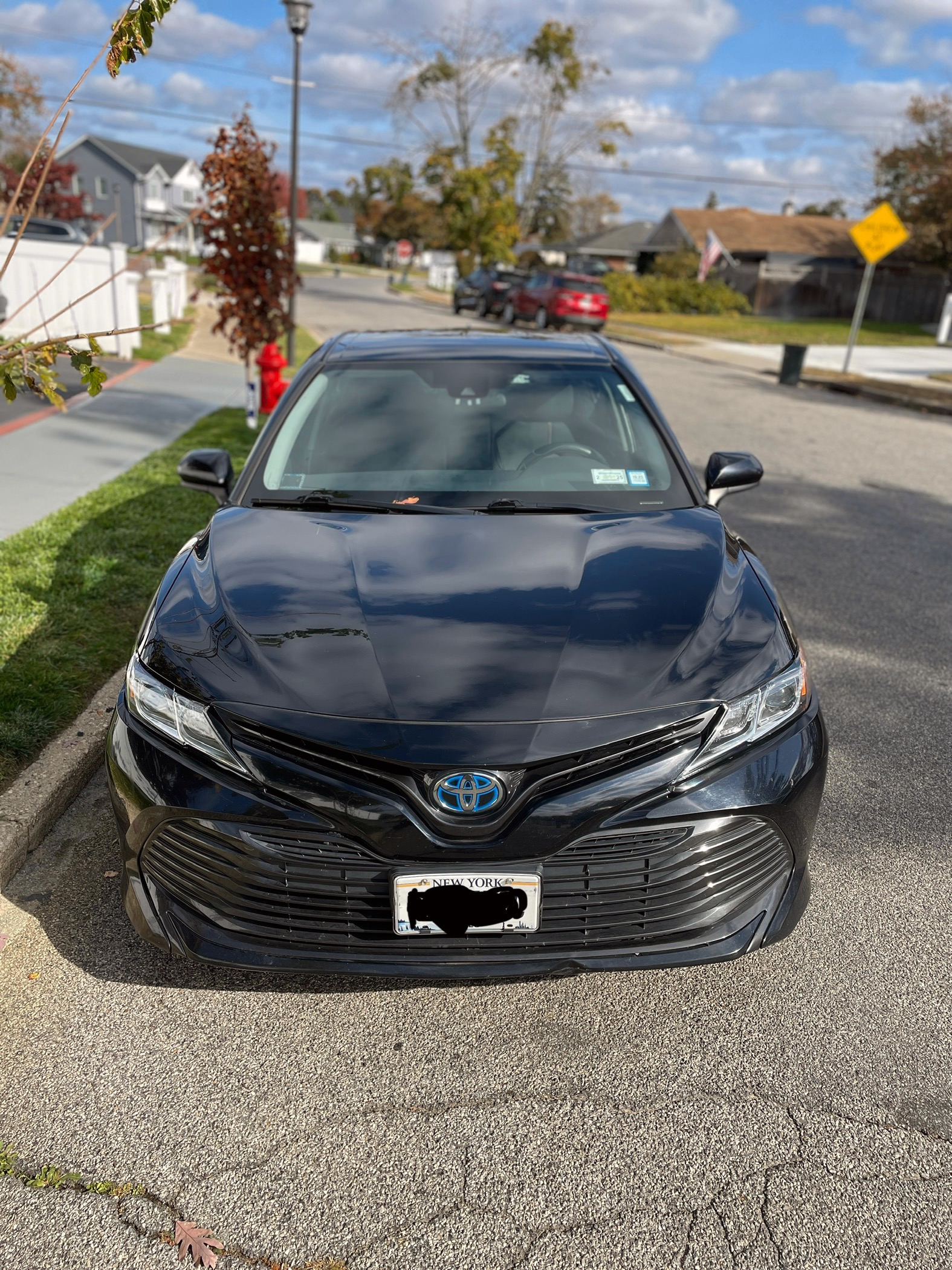 TLC Car Market - 2019 Toyota Camry Hybrid FOR RENT 